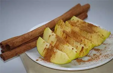 cinnamon on sliced apples