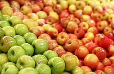 apples for sale at grocery store