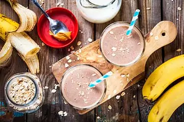 protein shake with bananas, oats, peanut butter