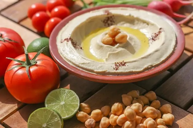 Side Effects of Eating Hummus - Superfoodly